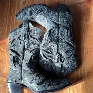 Size 8 bling black Corral boots